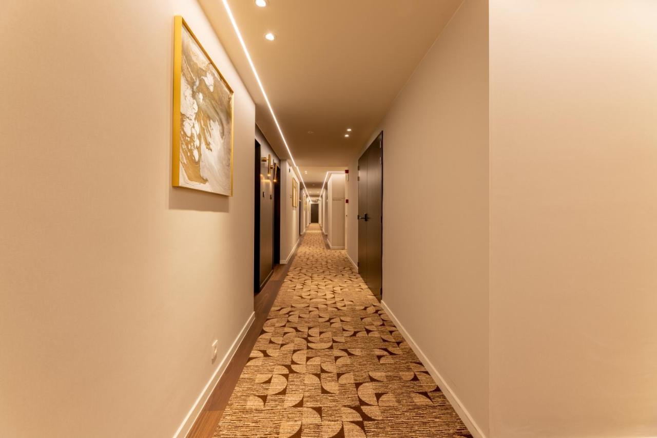 The Cornr Hotel นิวว์ปอร์ท ภายนอก รูปภาพ